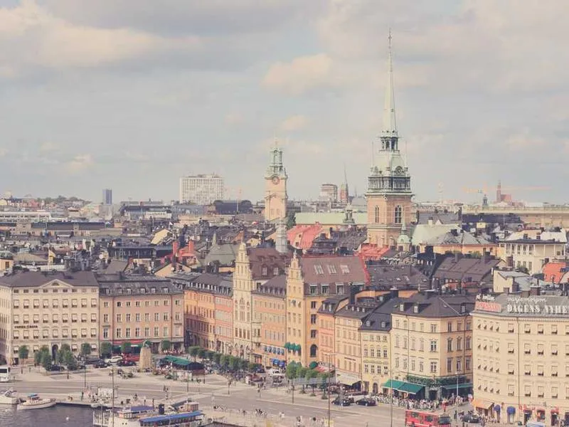 Smart home security monitoring during the day